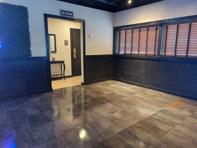 More Photos Of 5101 E Colonial Dr, Orlando Restaurant For Sale