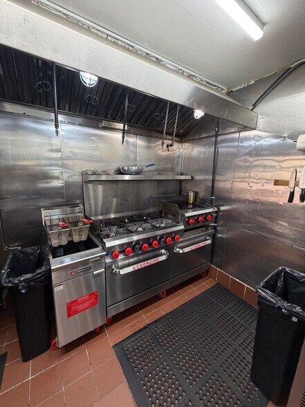 More Photos Of 2417 Ditmars Blvd, Astoria Flex For Lease