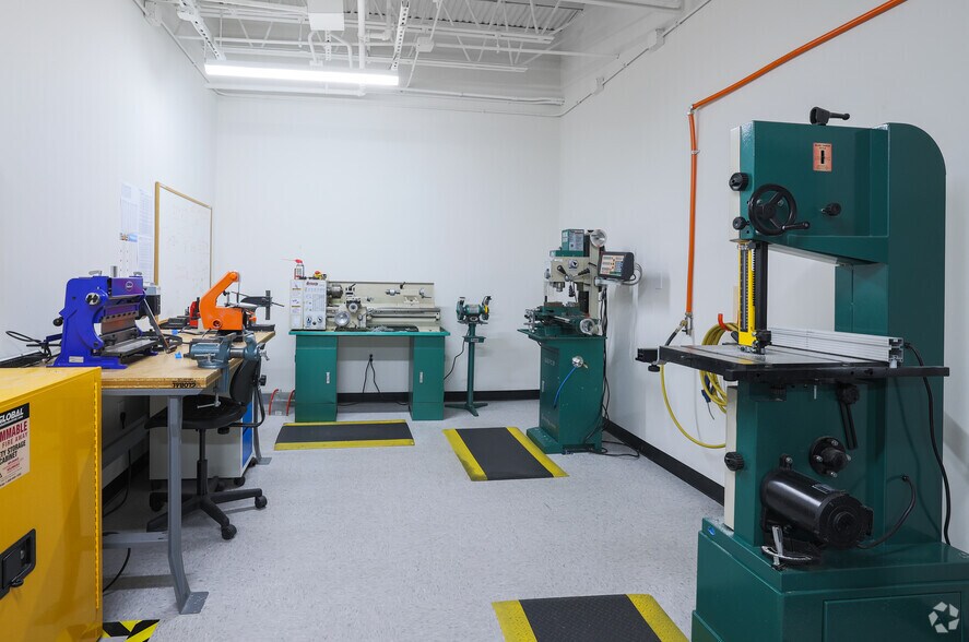 More Photos Of 34 Commerce Way, Woburn Research And Development For Lease