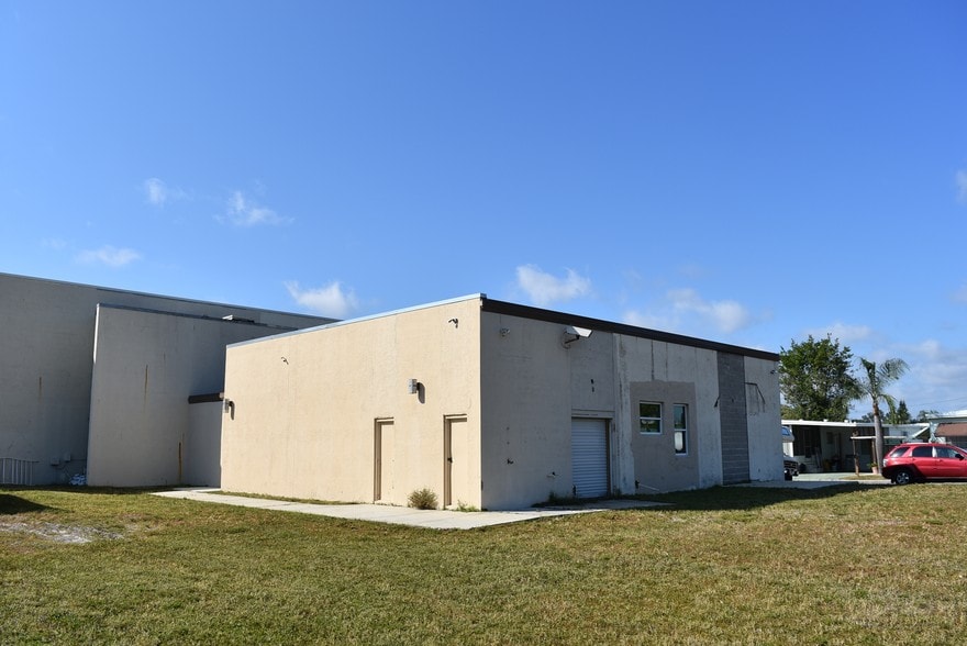 More Photos Of 2147 Pine Forest Dr, Clearwater Warehouse For Sale