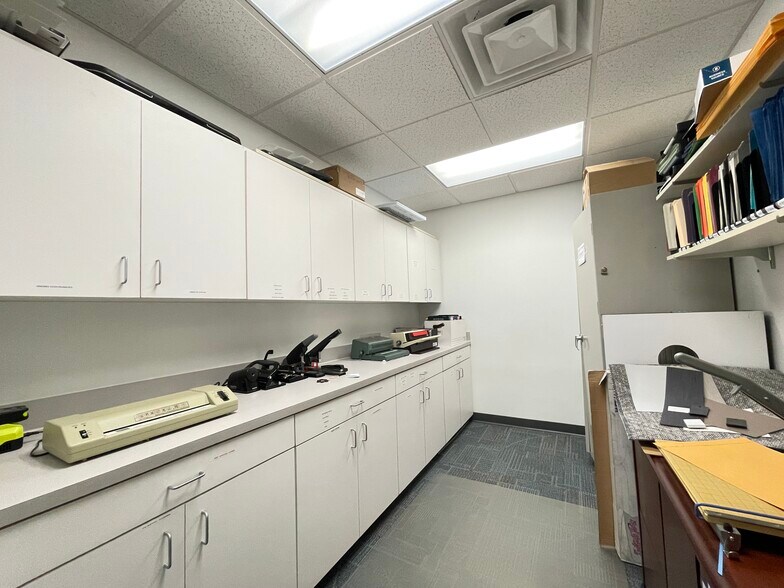 More Photos Of 2209 NW 40th Ter, Gainesville Office For Lease