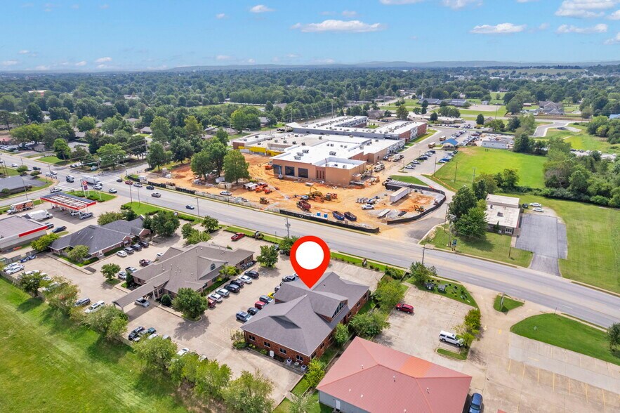 More Photos Of 2964 W Huntsville Ave, Springdale Medical For Lease
