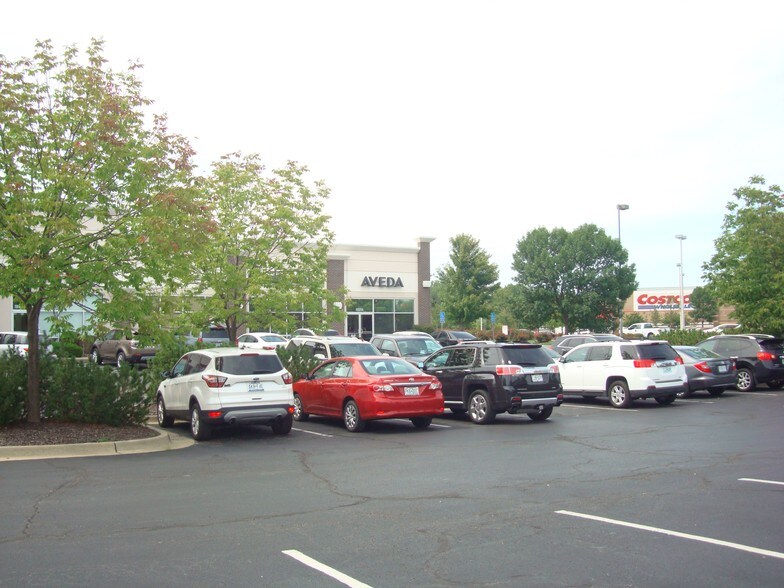 More Photos Of 18920 E Valley View Pky, Independence Storefront For Lease