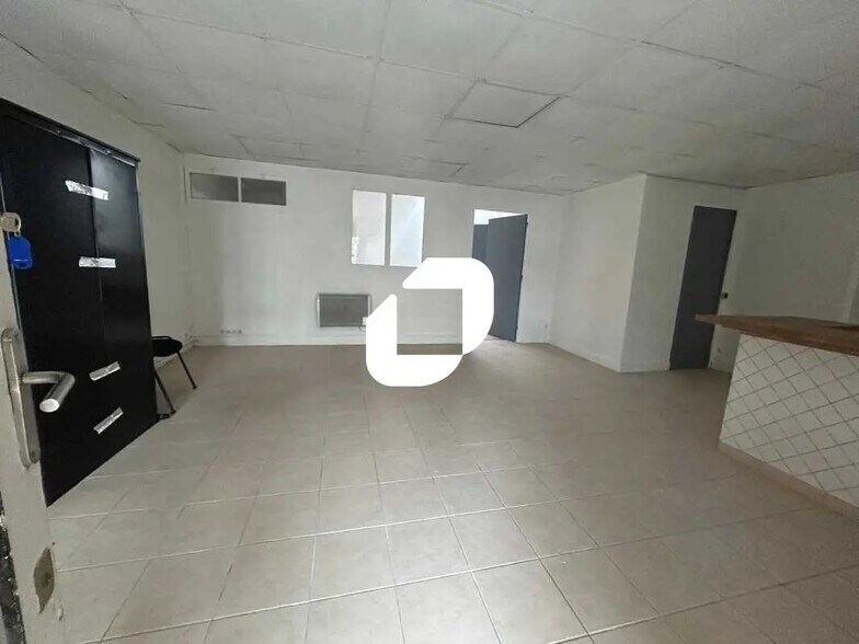 Primary Photo Of 130 Rue Du Lieutenant Petit Leroy, Chevilly-Larue Office For Lease