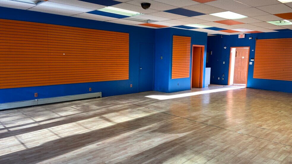 More Photos Of 3845 Rupert St, Vancouver Storefront For Lease