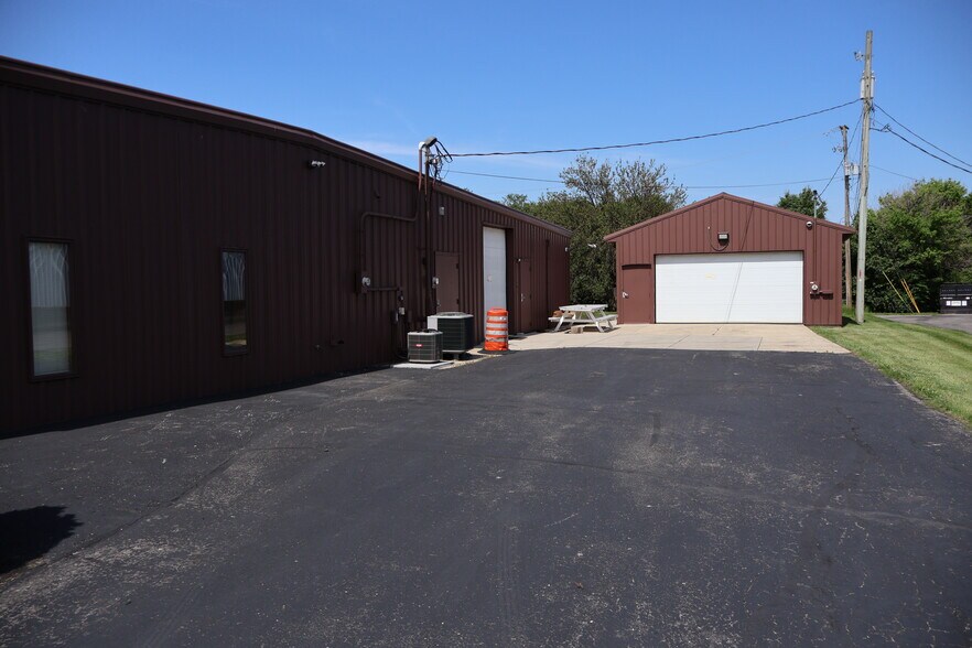 More Photos Of 6110 Enterprise Pky, Grove City Flex For Lease