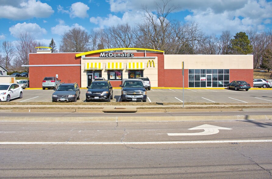 Primary Photo Of 606 E Lincolnway, Morrison General Retail For Sale