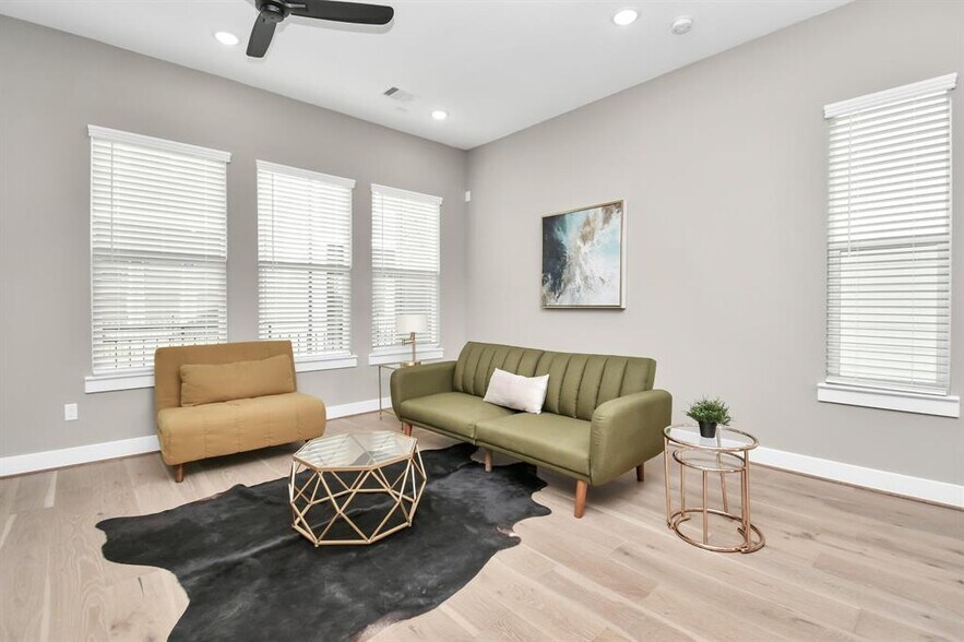 More Photos Of 316 Thornton Rd, Houston Apartments For Sale