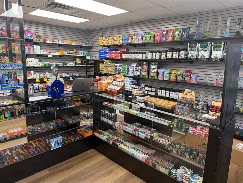 More Photos Of 6185 Dixie Hwy, Bridgeport General Retail For Sale