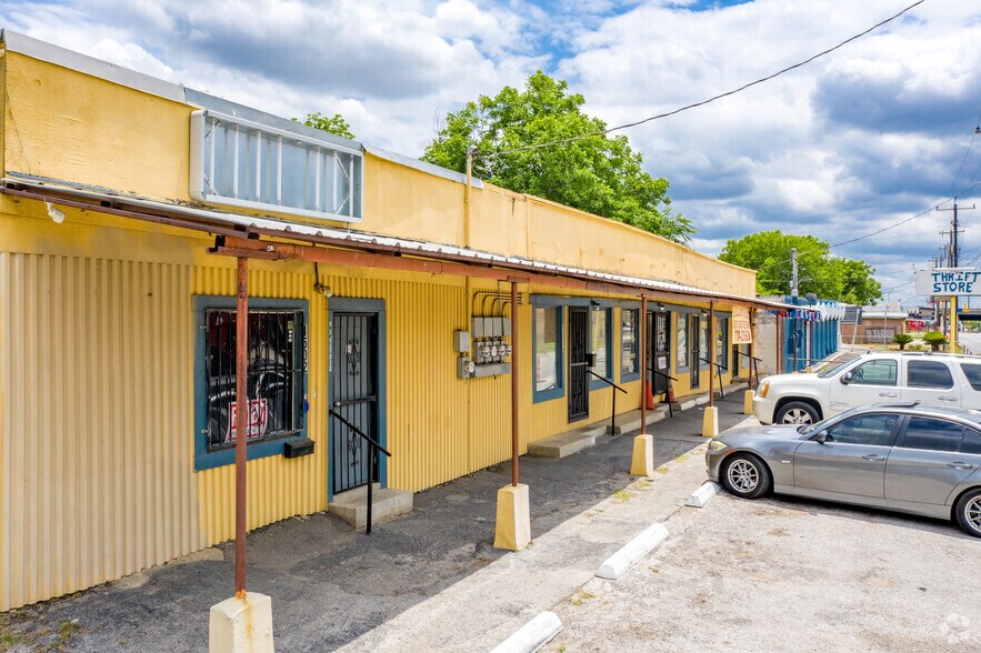 1502 S Hackberry St, San Antonio, TX 78210 Freestanding For Sale