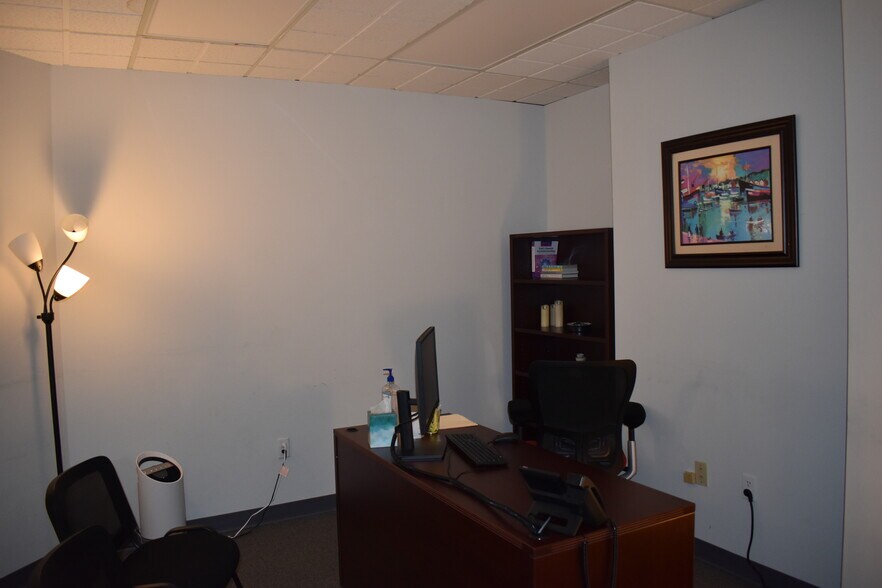 More Photos Of 2000 Glen Echo, Nashville Office For Lease