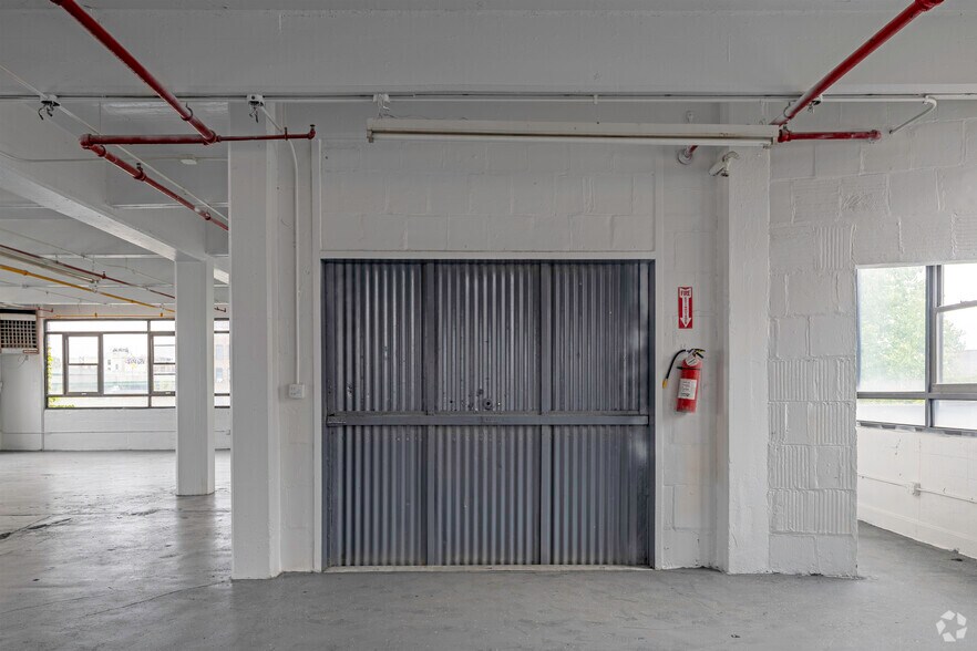 More Photos Of 753-755 E 134th St, Bronx Warehouse For Lease