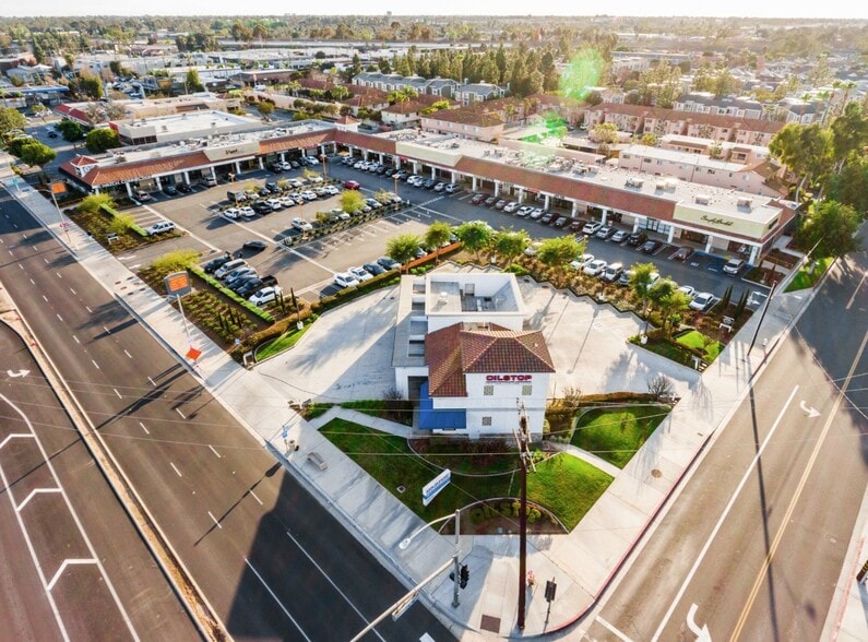 More Photos Of 3033 Bristol St, Costa Mesa Storefront For Lease
