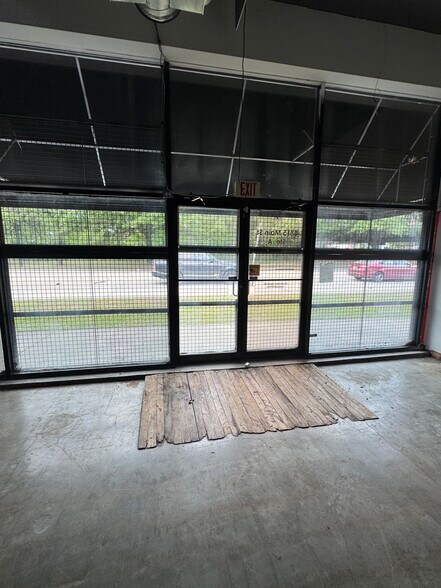 More Photos Of 4715 Main St, Houston Unknown For Lease