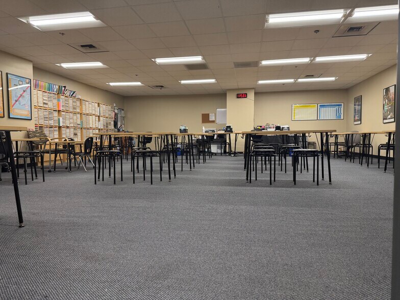 More Photos Of 5100 Main St, Downers Grove Medical For Lease