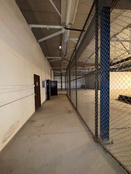 More Photos Of 2401 Sivley Rd, Artesia Truck Terminal For Sale