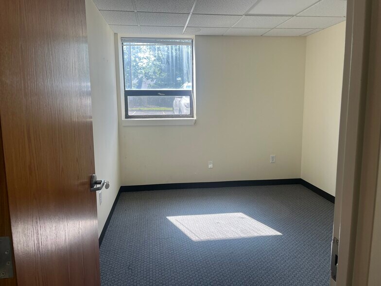 More Photos Of 792 S Main St, Mansfield Office For Lease