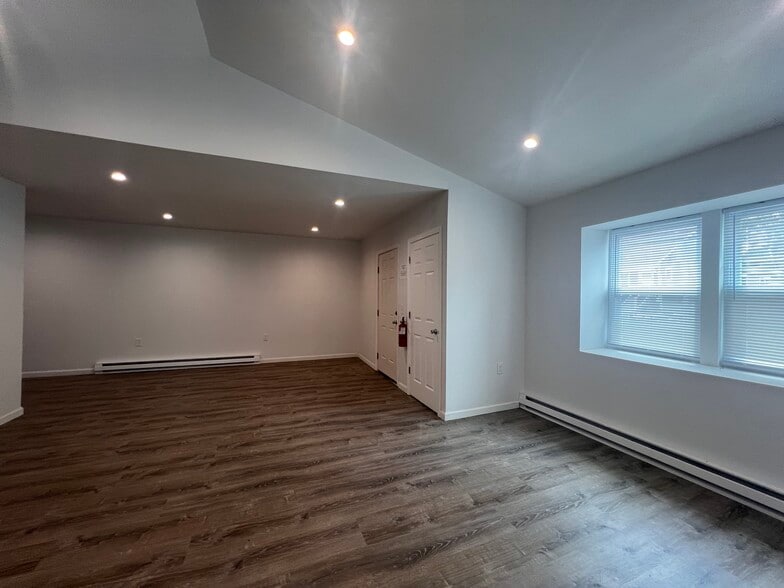 More Photos Of 287 E Main St, Oceanport Storefront Retail Office For Lease