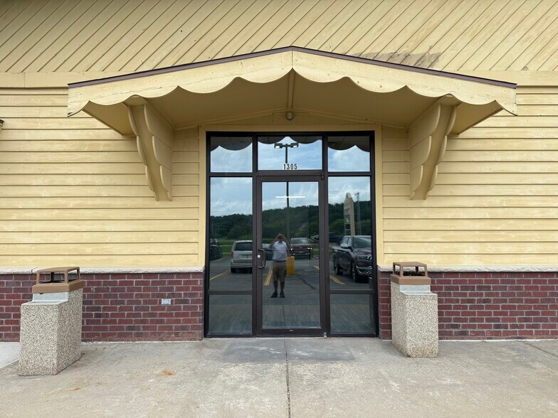 More Photos Of 1305 WI-69, New Glarus General Retail For Lease
