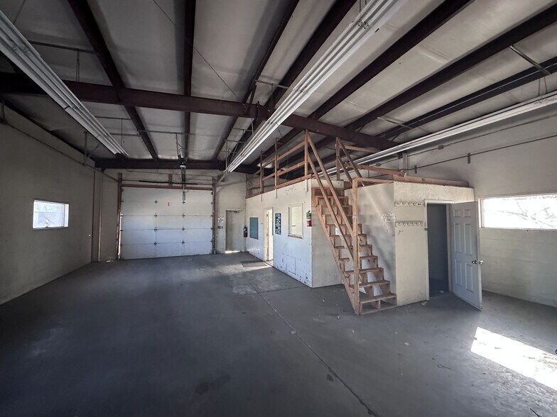 More Photos Of 205 S New Madrid St, Sikeston Light Manufacturing For Sale