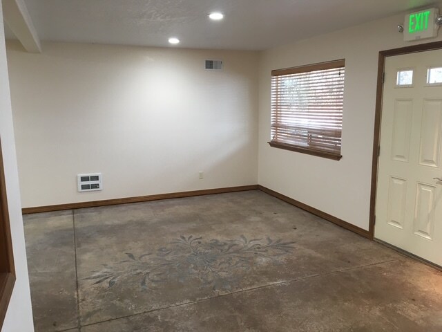 More Photos Of 10733-10745 N Government Way, Hayden Light Distribution For Lease