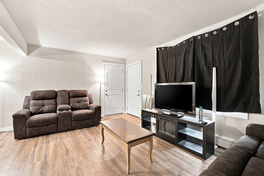More Photos Of 415 W Fulton St, Waupaca Apartments For Sale