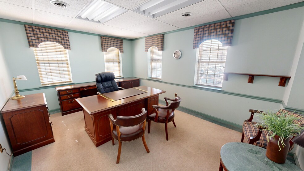 More Photos Of 21 W Front St, Media Office For Sale