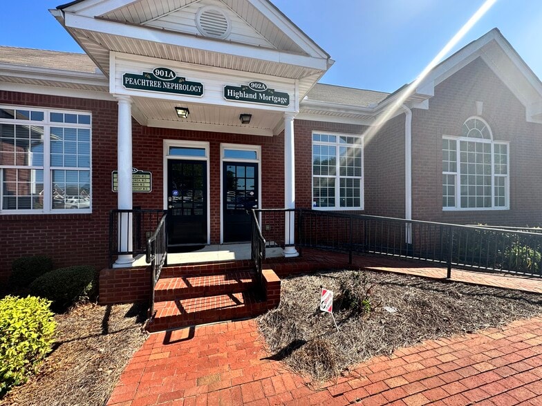 More Photos Of 327 Dahlonega St, Cumming Medical For Lease