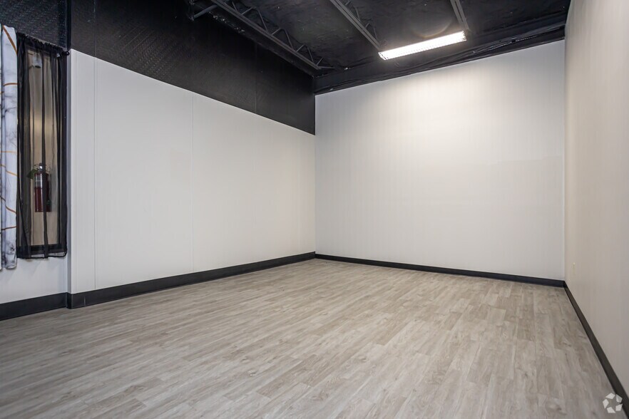 More Photos Of 3315 Demetropolis Rd, Mobile Office For Sale