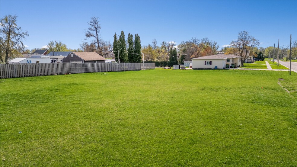More Photos Of 118 N Kennedy Ave, Madrid Land For Sale