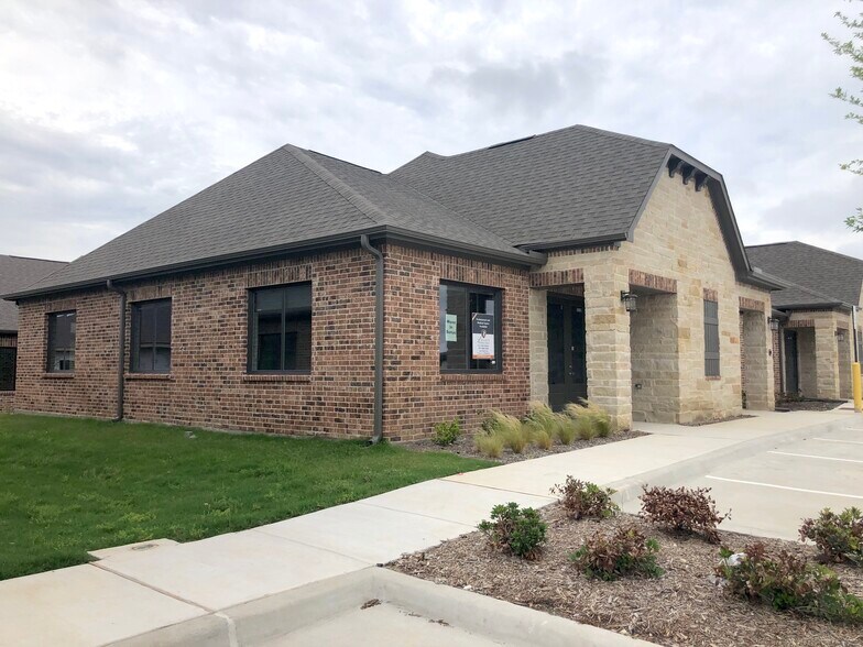 More Photos Of 2601 Little Elm Pky, Little Elm Office For Lease