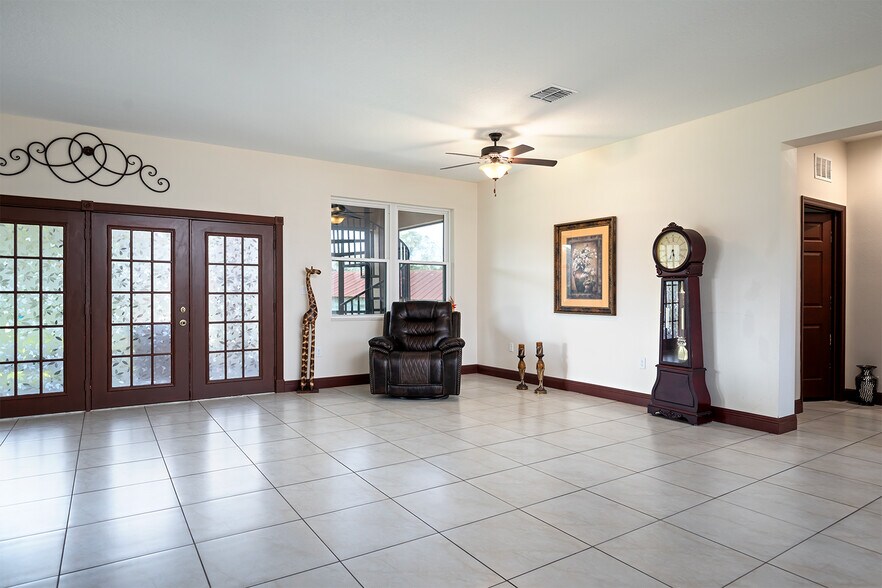 More Photos Of 3211 Lakeshore Blvd, Saint Cloud Specialty For Sale