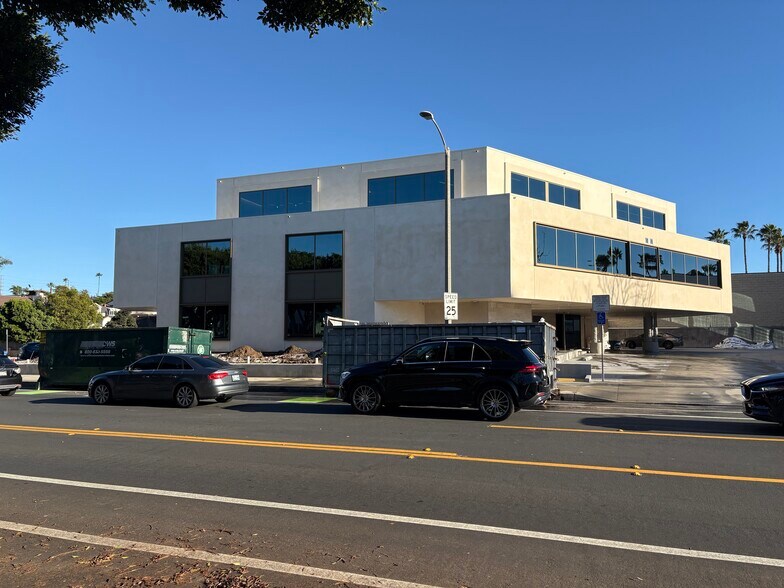More Photos Of 435 N Pacific Coast Hwy, Redondo Beach Office For Lease