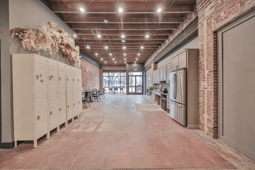 More Photos Of 915 Northampton St, Easton General Retail For Sale