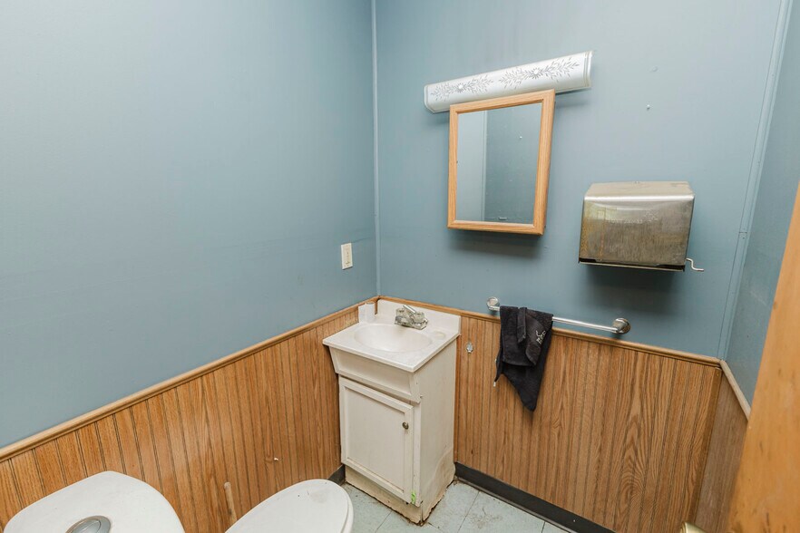 More Photos Of 3315 Central Ave, Winfield Warehouse For Sale
