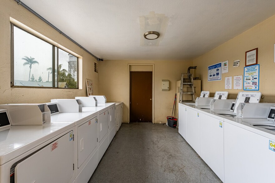 More Photos Of 1515 N Dresser St, Santa Ana Apartments For Sale