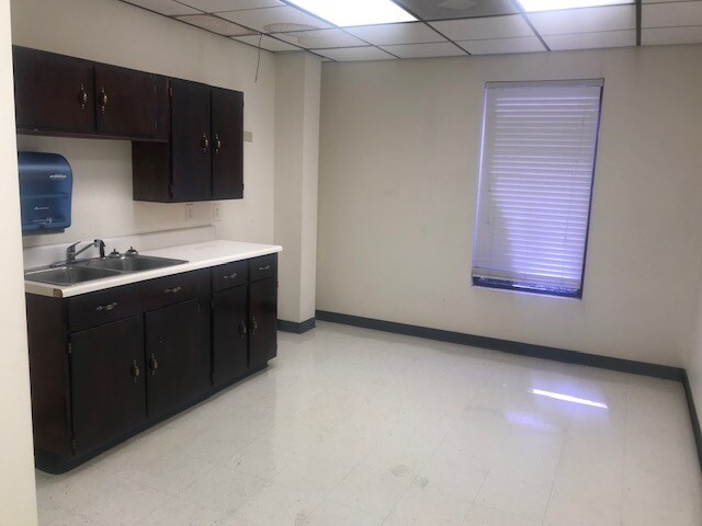 More Photos Of 2709 Walkup Ave, Monroe Warehouse For Lease