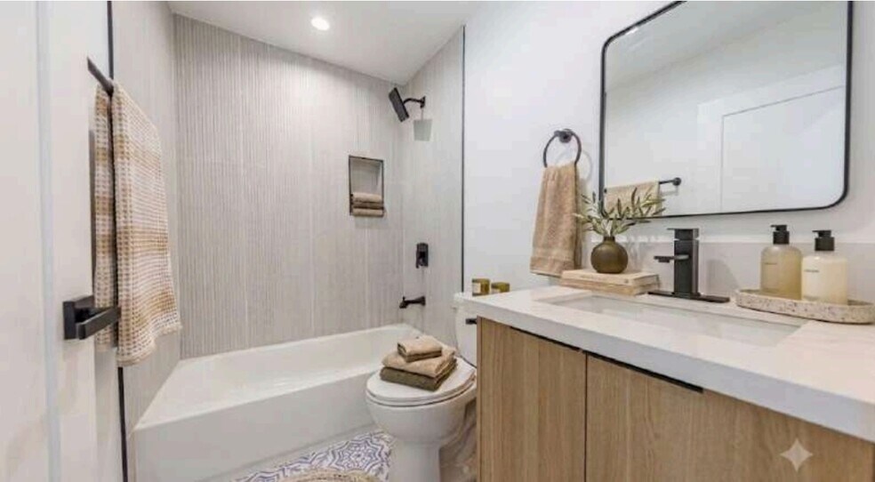 More Photos Of 2938 S Sycamore Ave, Los Angeles Apartments For Sale