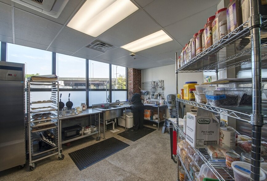 More Photos Of 235-239 Holliday St, Baltimore Office For Sale