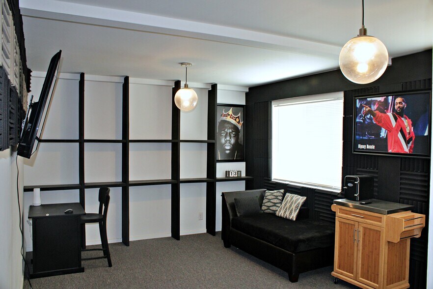 More Photos Of 2317 E Missouri Ave, El Paso Freestanding For Lease