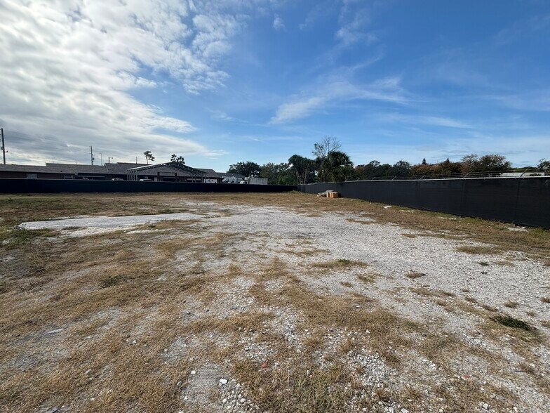 More Photos Of 7806 Maryland Ave, Hudson Land For Lease