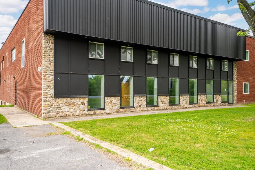 More Photos Of 700 Wallrich Av, Cornwall Manufacturing For Lease