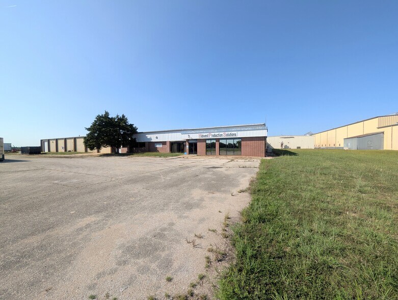 More Photos Of 1469 US Highway 59, Moran Manufacturing For Sale