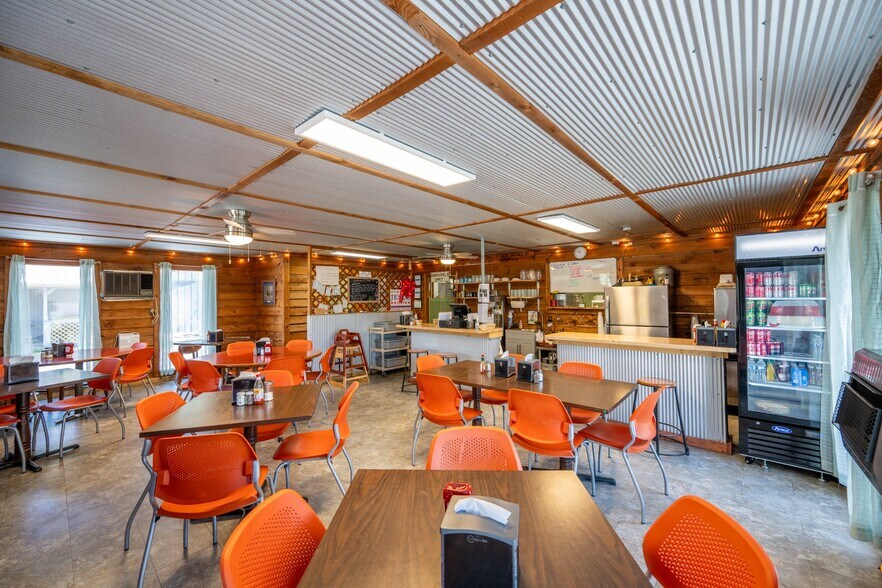 More Photos Of 2598 Tennessee Ave N, Parsons Storefront For Sale