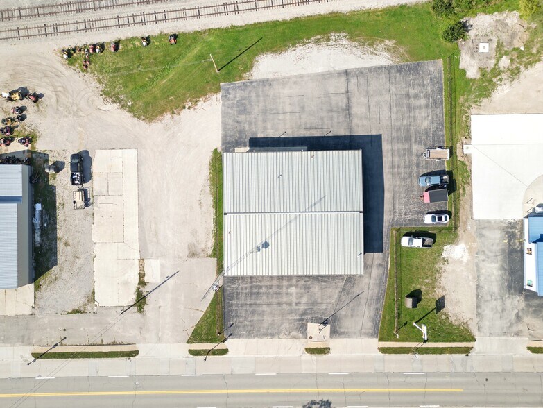 More Photos Of 513 E Saginaw St, Breckenridge Warehouse For Sale