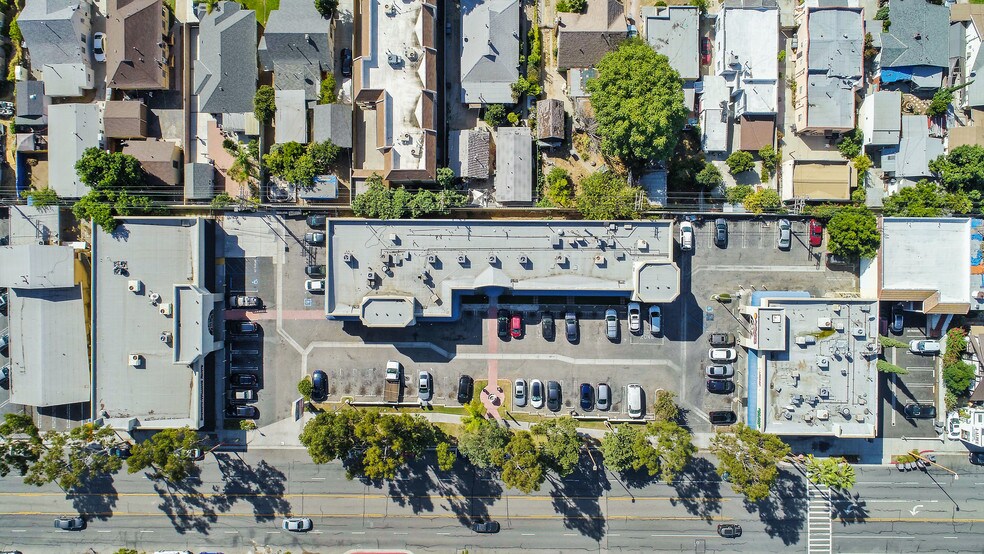 More Photos Of 900-1000 E Colorado St, Glendale General Retail For Lease
