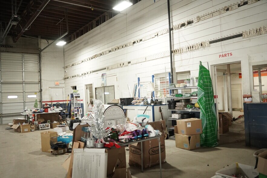 More Photos Of 215 N Main Ave, Big Lake Flex For Sale