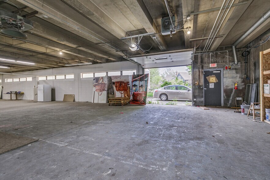More Photos Of 678 7th St W, Saint Paul Warehouse For Lease