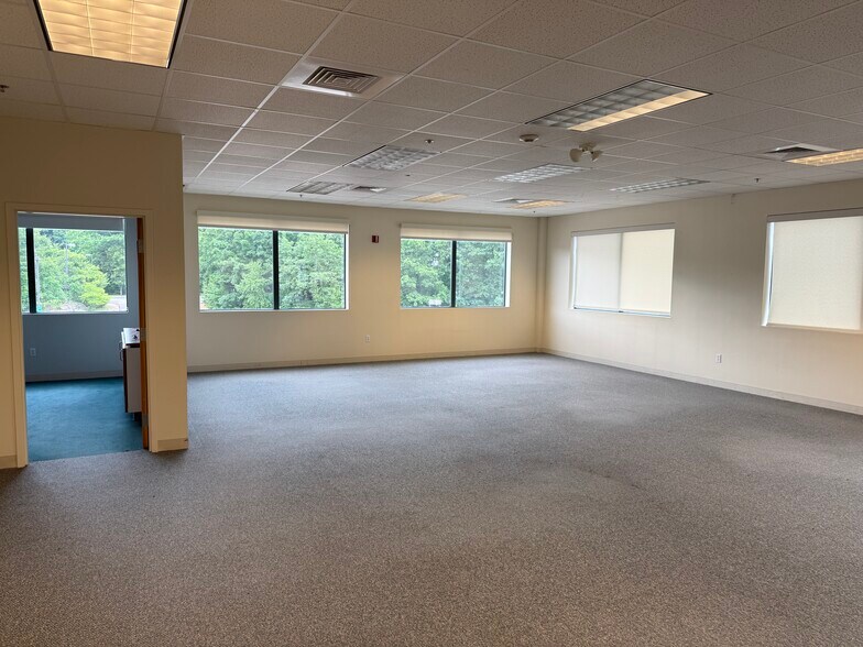 More Photos Of 2 Stonewood Dr, Freeport Office For Lease