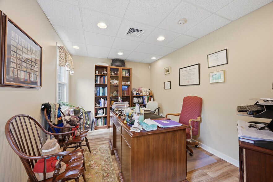 More Photos Of 35 Saybrook Rd, Essex Medical For Sale
